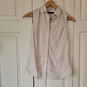 Banana Republic Sleeveless Button-Down Blouse in Pale Pink with Micro Dot Print